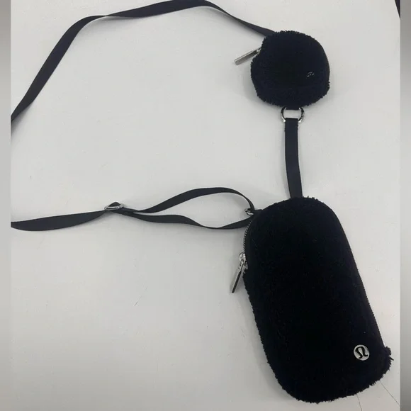 lululemon crossbody sherpa bag Fleece Belt Bag Lululemon white Sherpa purse
